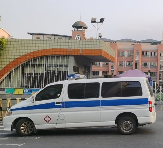 晋宁救护车出租护送骨折病人一公里多少钱